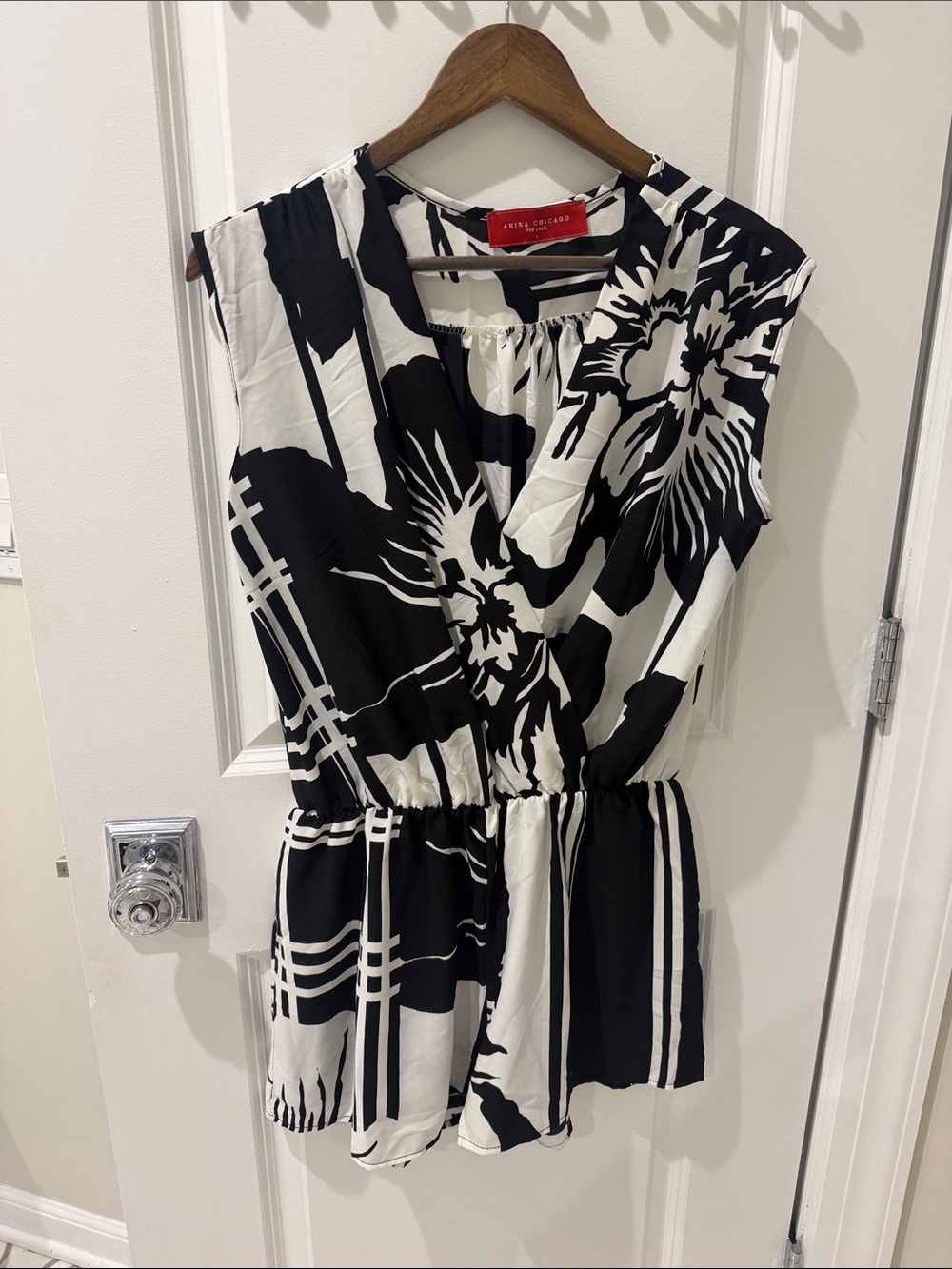 AKIRA Chicago red label Black & White Floral Abstract Vneck Sleeveless romper